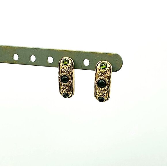 Vintage Gold Tone Green Gems Detailed Filigree Stud Earrings - Picture 6 of 8